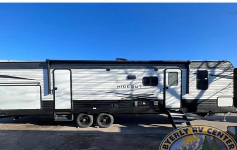 2021 Keystone Hideout 318BR **DELIVERY AVAILABLE** Towable trailer in Belleville