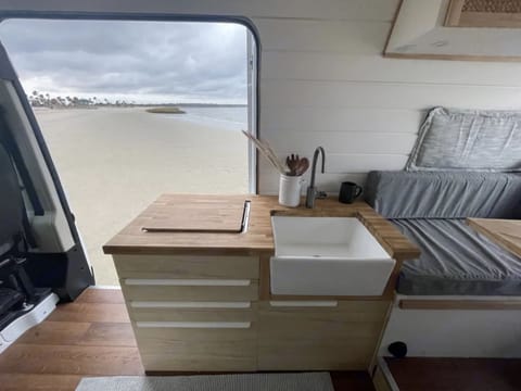 NEW Cozy & Modern Camper Van- Explore Wine Country Reisemobil in Occidental