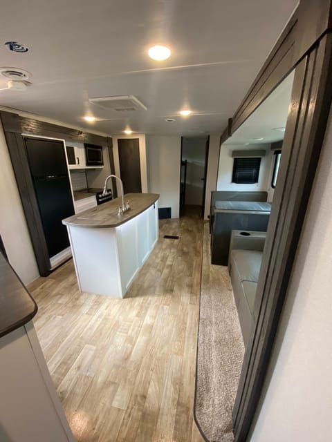 2021 30 foot Keystone RV Hideout AVAILABLE NOW Remorque tractable in Spirit Lake