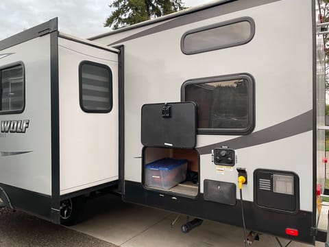 Full amenities "Ready to Go", Pet friendly Camper! Remorque tractable in Anthem