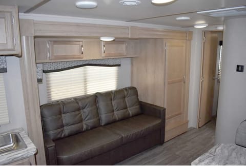 Perfect for family vacation or romantic getaway Towable trailer in Coos Bay