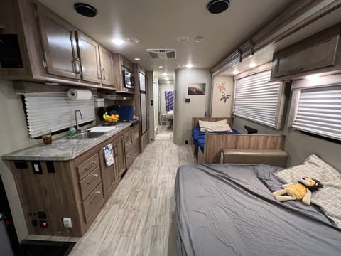 2019 Entegra Coach Odyssey 29V 32’ Drivable vehicle in West Valley City