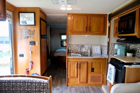 Proffer Paradise Portal! 2017 Jayco Redhawk 31XL Drivable vehicle in Wichita