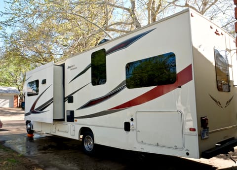 Proffer Paradise Portal! 2017 Jayco Redhawk 31XL Drivable vehicle in Wichita