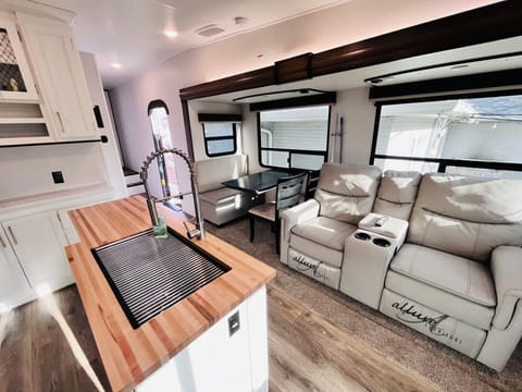 2021 Prime Time RV Crusader 330MBH Towable trailer in Wheat Ridge