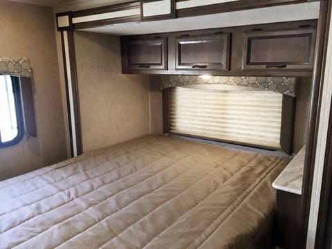 2018 Coachmen RV Freelander 28BH Ford 450 Drivable vehicle in Bismarck