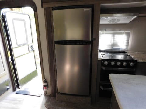 PET-FRIENDLY & KID-APPROVED LARGE TRAVEL TRAILER Towable trailer in Northampton