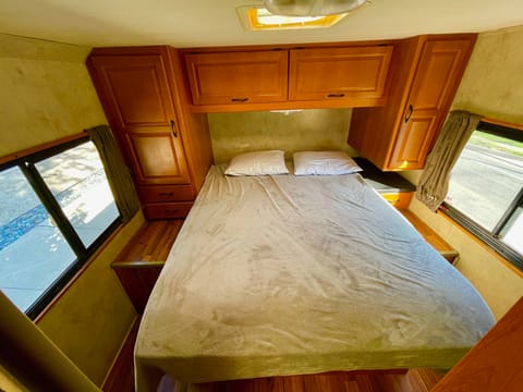 2011 Thor Motor Coach Four Winds 28A Drivable vehicle in Bountiful