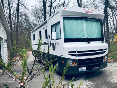 2016 Winnebago Brave 27b Drivable vehicle in Everett