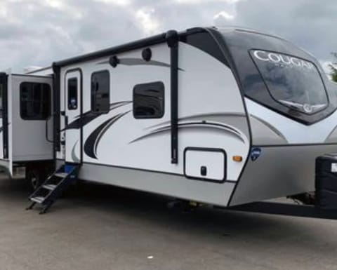 2020 Keystone RV Cougar Half-Ton 31MBS Towable trailer in Fife