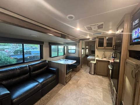 2019 Grand Design Transcend 27BHS Towable trailer in San Ysidro