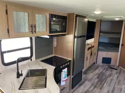 2022 Prime Time RV Avenger 27DBS Towable trailer in Manistee