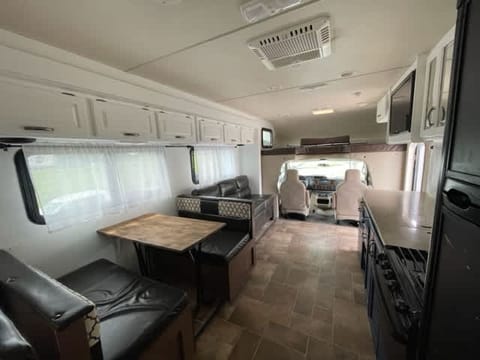 2014 Thor Chateau 31L RV Drivable vehicle in Cape Girardeau