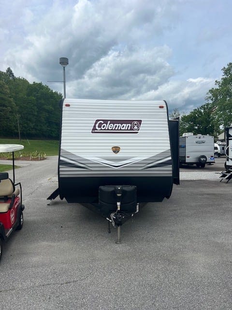 2020 Coleman 26 BH Lantern Towable trailer in Mills River