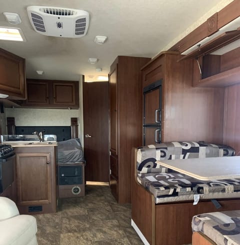 2013 Fleetwood RV Jamboree Searcher 25K Drivable vehicle in Burbank