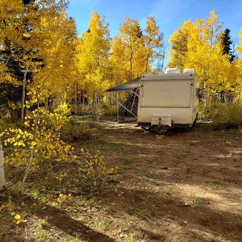 2002 Tahoe Lite Camper sleeps 4 Towable trailer in St George