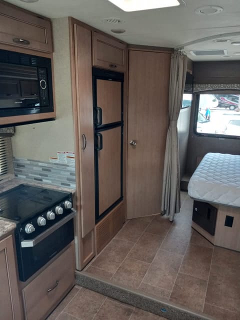 Excellent RV for your excellent experience. Drivable vehicle in Winter Springs