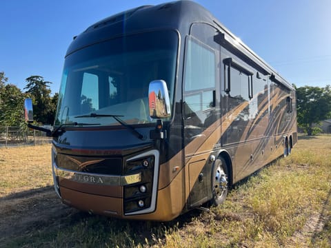 Luxurious Entegra Aspire w/Bunk beds Drivable vehicle in Yorba Linda