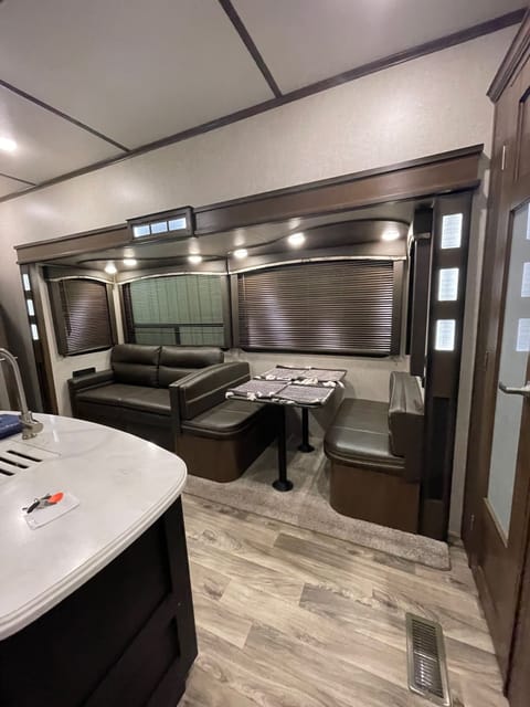 High Class 2020 key Stone COUGAR 364BHL Towable trailer in Cheyenne