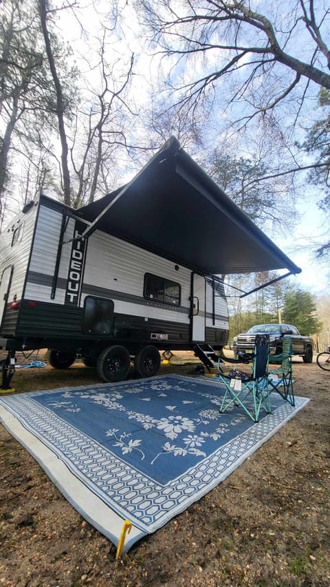 James & Jaime's On/Off Grid Clean Awesome Camper Towable trailer in Egg Harbor Township