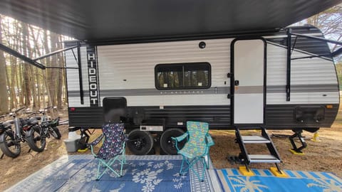 James & Jaime's On/Off Grid Clean Awesome Camper Towable trailer in Egg Harbor Township