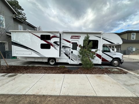 Spacious 2022 Motorhome w/ Bunkbeds Drivable vehicle in Garden City