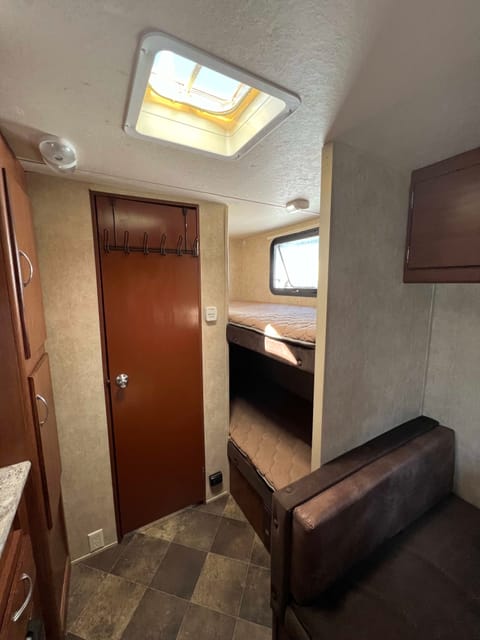 Forest River Salem Cruise lite with BUNKS Towable trailer in Rancho Cordova