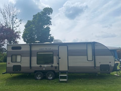 2017 Forest River RV Cherokee Grey Wolf- Sleeps 8! Towable trailer in Greeneville