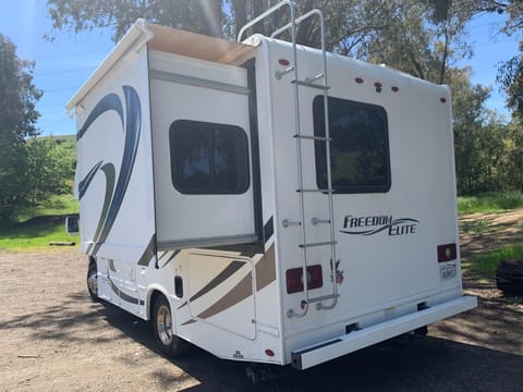 Thor Motor Coach Freedom Elite 22FE w/Lots Upgrade Drivable vehicle in Evergreen