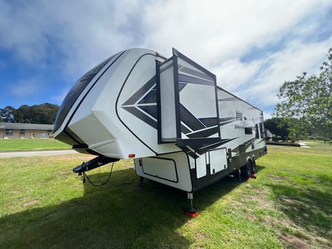 Spacious toy hauler Towable trailer in Gilroy