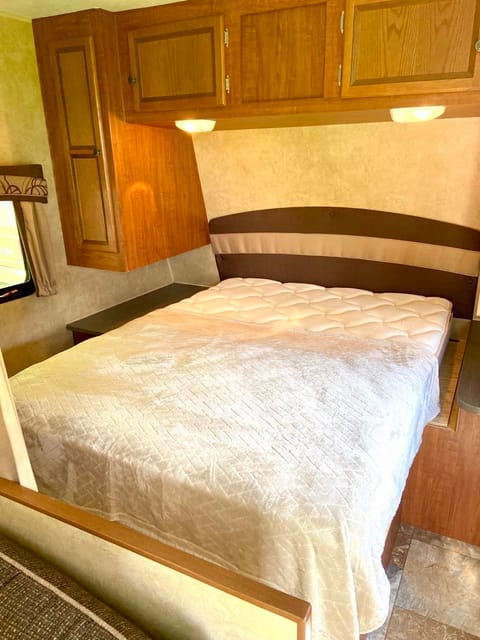 Luxe Galore! Newer, Ultra Clean! Spacious Bunks! Towable trailer in Idaho Falls