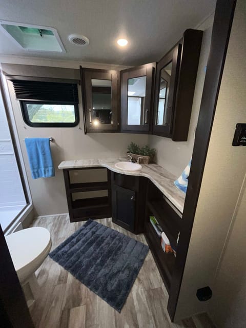 A Couples Getaway - 2021 Grand Design Ziehbarer Anhänger in Canyon Ferry Lake