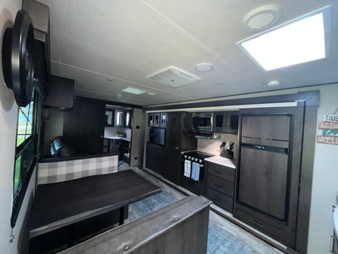 A Couples Getaway - 2021 Grand Design Tráiler remolcable in Canyon Ferry Lake