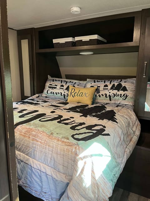 A Couples Getaway - 2021 Grand Design Rimorchio trainabile in Canyon Ferry Lake