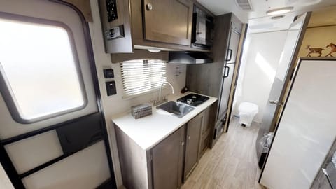 2019 Coachmen Clipper Cutie (Ultra-Lite 17FB) Towable trailer in Vacaville