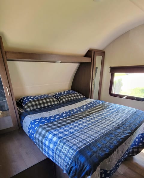 2018 Forest River Cruise Lite- Sleeps 9 Towable trailer in Effingham