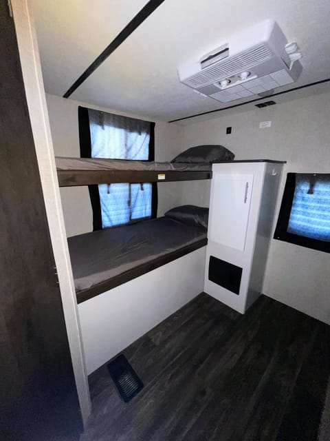 2021 Keystone RV Bullet 331BHS Ziehbarer Anhänger in Palmdale