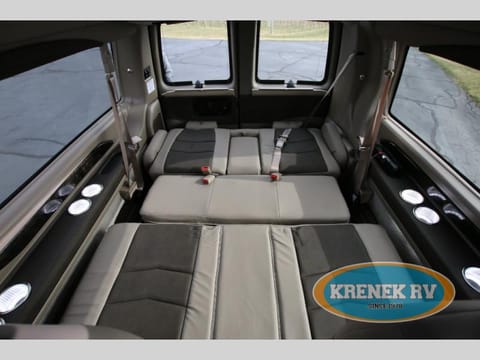 9-Passenger Chevrolet Express High Top Luxury Van Campervan in Coloma