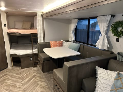 Our families 2021 Forest River Travel Trailer Reboque rebocável in Poway