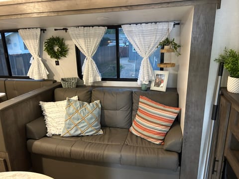 Our families 2021 Forest River Travel Trailer Remorque tractable in Poway