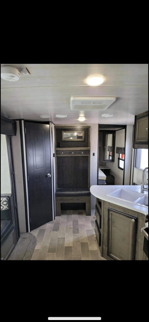 36' 2018 Mallard Travel Trailer Rental in Wasilla Remorque tractable in Lucile Lake