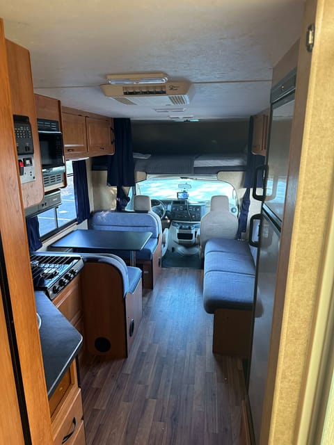 Fully loaded 2015 Thor Motor Coach Majestic Fahrzeug in Citrus Heights