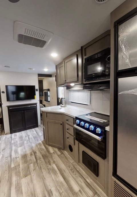 Family Friendly RV Rental Remorque tractable in National City