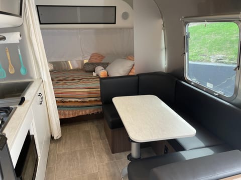 2021 Airstream Caraval 22FB - Meet Bun Bun! Rimorchio trainabile in Minneapolis