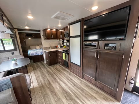 "Maverick" - Luxury Family Camper - Sleeps 6-8 Ziehbarer Anhänger in Vista