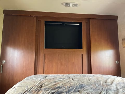 Family Fun, Ready to go! 29 ft, sleeps 7! Towable trailer in Canyon Ferry Lake