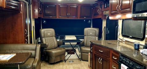 2018 Fleetwood RV Southwind 34C Drivable vehicle in Detroit Lakes