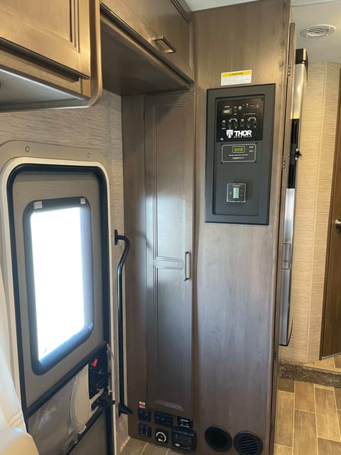 2022 Thor Motor Coach Chateau 31EV Drivable vehicle in Nampa