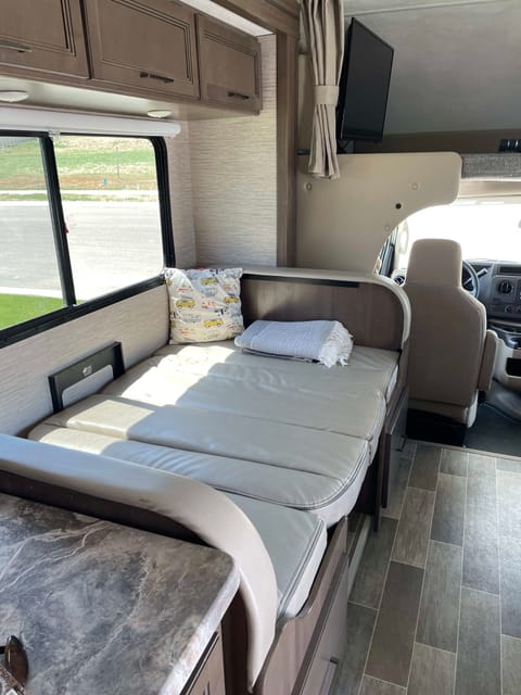 2022 Thor Motor Coach Chateau 31EV Drivable vehicle in Nampa