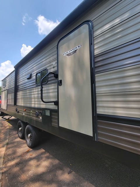 Perfect for Family, Pet Friendly Travel Trailer Towable trailer in LaGrange